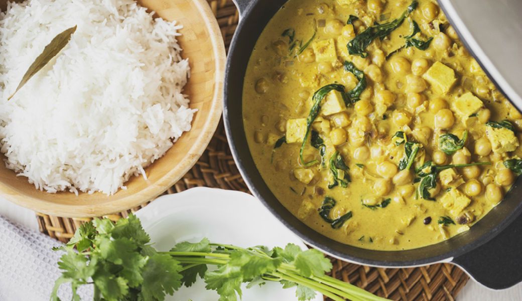 How To Make A Quick And Easy Chickpea, Tofu And Spinach Curry