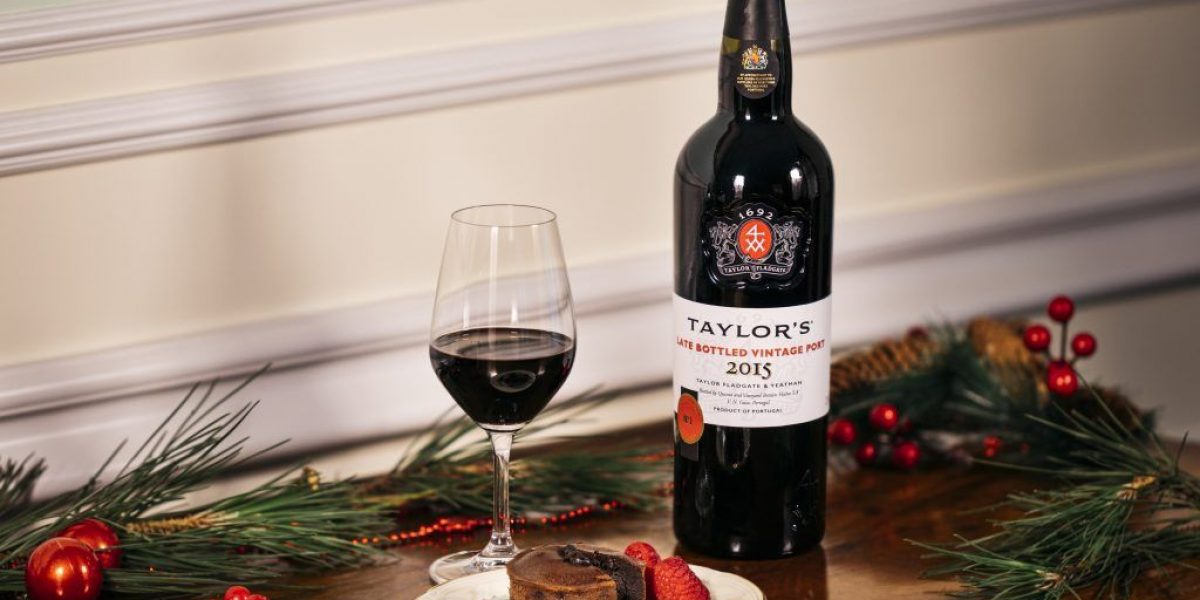 Taylor's LBV 2015 with chocolate desert - christmas (1)