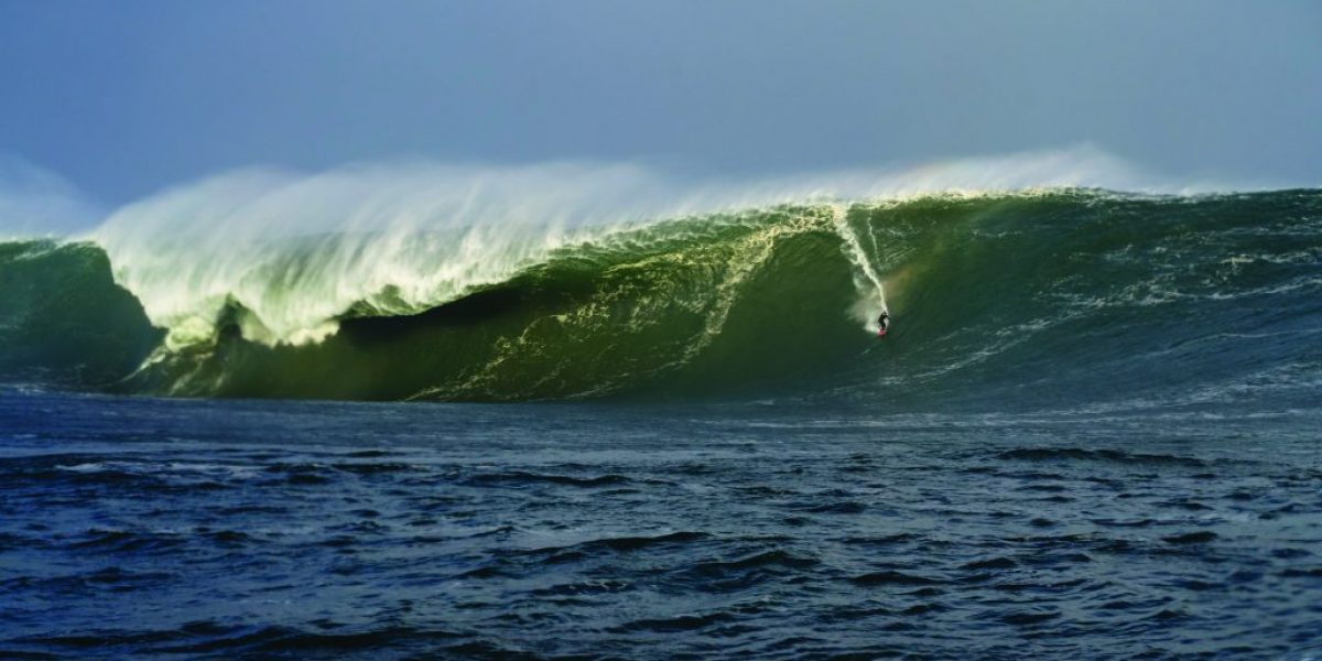 conor-maguire-surfing-60-foot-wave
