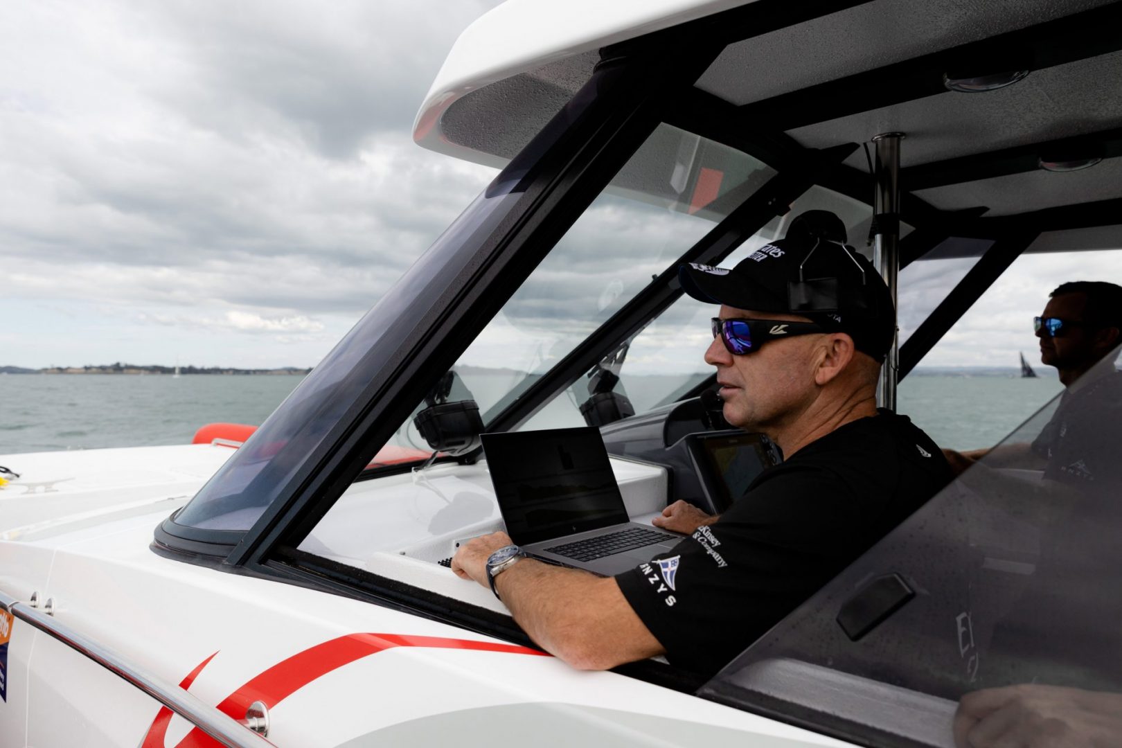 m2-team-new-zealand-chase-boat
