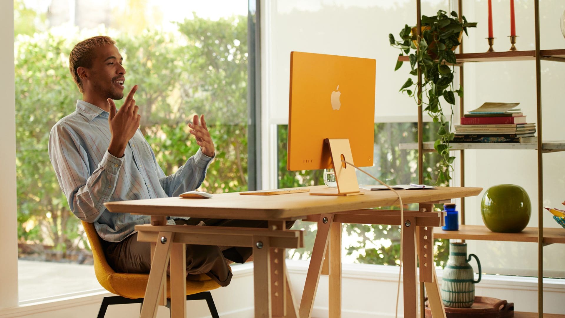 The Latest iMac Gets A Splash Of Colour