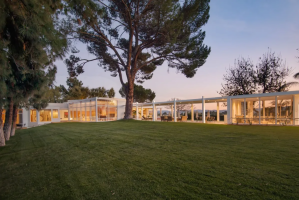 M2now.com -Take A Look Inside Frank Sinatra's House That's For Sale