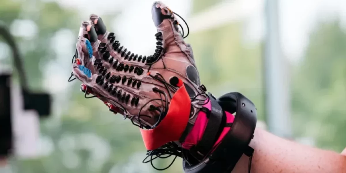 Feeling the Metaverse with VR Gloves