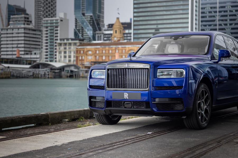 m2-rolls-royce-black-badge-cullinan-front