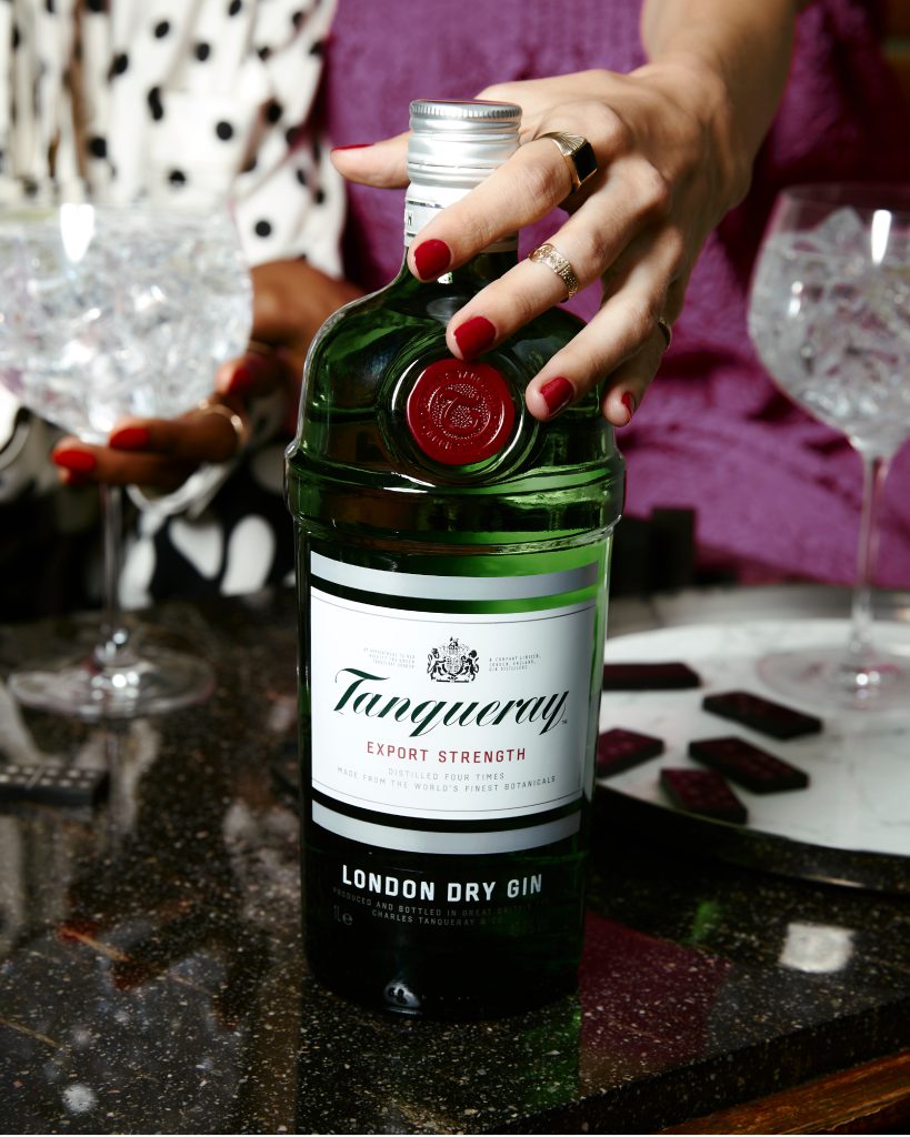 m2-tanqueray-bottle